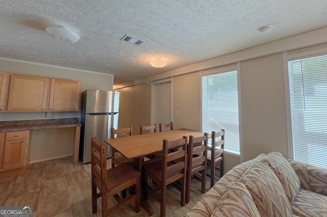 Building Photo - 203 Sloan St