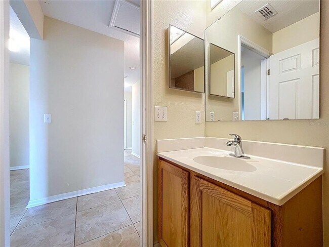 Building Photo - 5060 Spanish Oaks Blvd