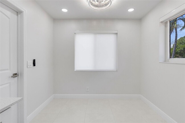 Building Photo - 4820 Tyler St