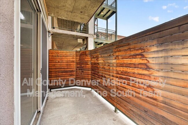 Building Photo - 3201 Shoshone St