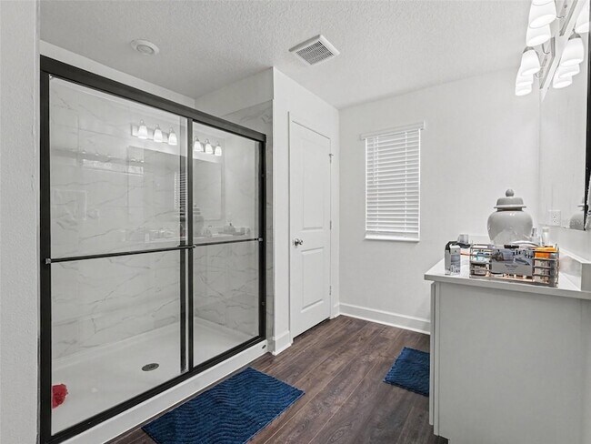 Building Photo - 905 Overpool Ave