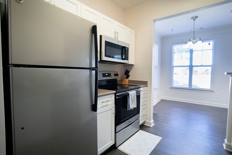 Building Photo - 8122 Hydon Dawn Ln