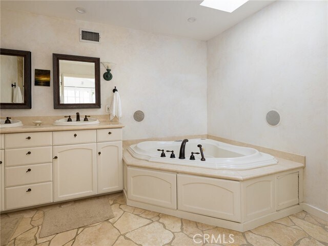 Building Photo - 2805 Calle Aventura