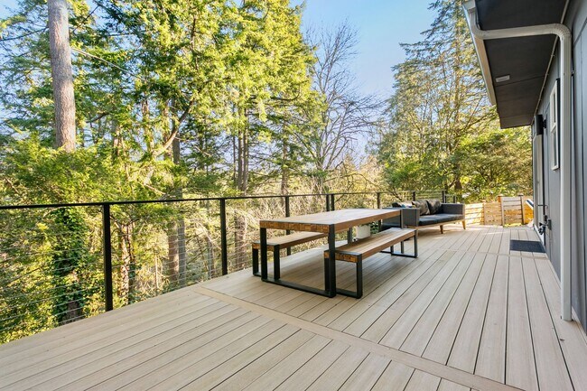 Building Photo - Gorgeous House in a Family-Friendly neighb...