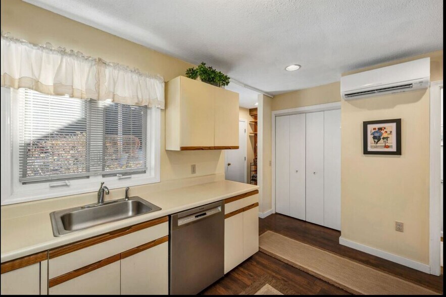 Building Photo - 56 Mountain River Ave