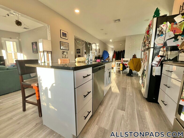 Building Photo - 66 Quint Ave