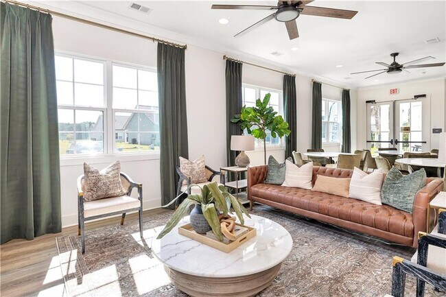 Building Photo - 245 Fox Run Dr