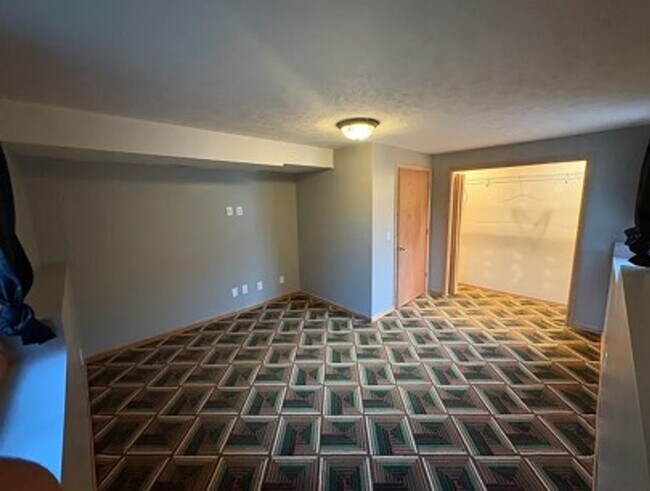 Building Photo - 816 Mary Ct