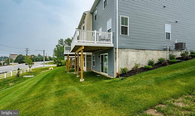 Building Photo - 208 Chase Dr