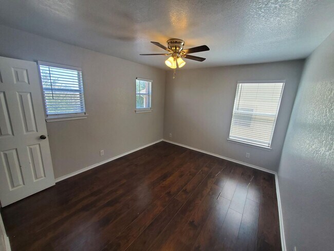 Building Photo - 1411 Ambush Creek