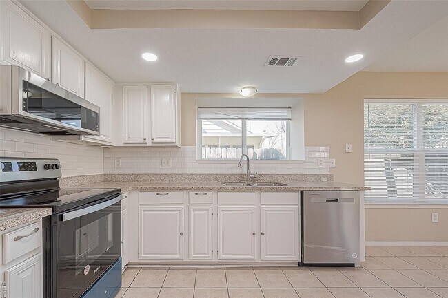 Building Photo - 15730 Oak Mountain Dr