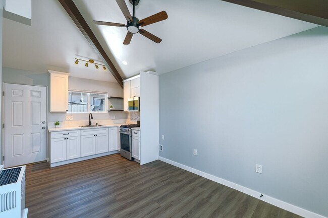 Building Photo - 1 Bedroom + 1 Bathroom ADU | Cal-Gisler | Oxnard | Unfurnished