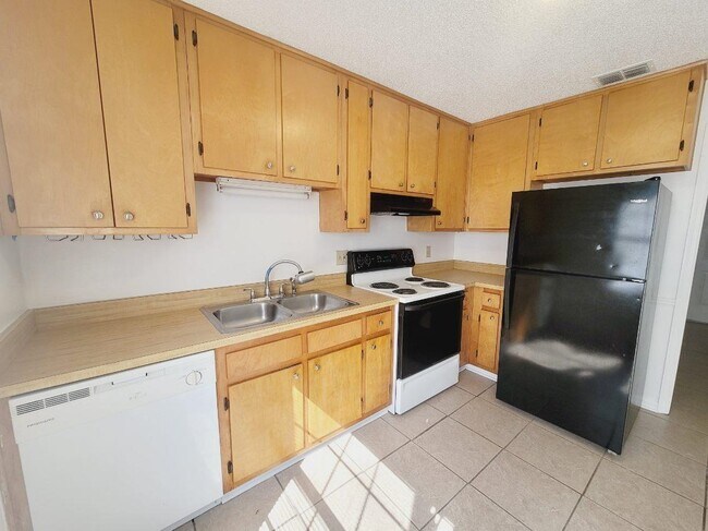 Building Photo - 5800 Japonica Ct