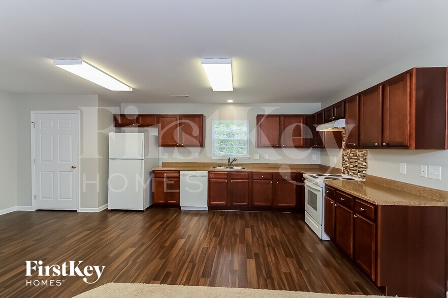 Building Photo - 8409 Military Wy