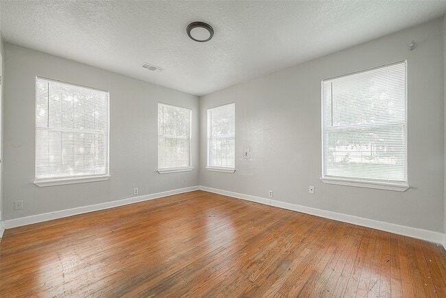 Building Photo - 1114 Cresline St