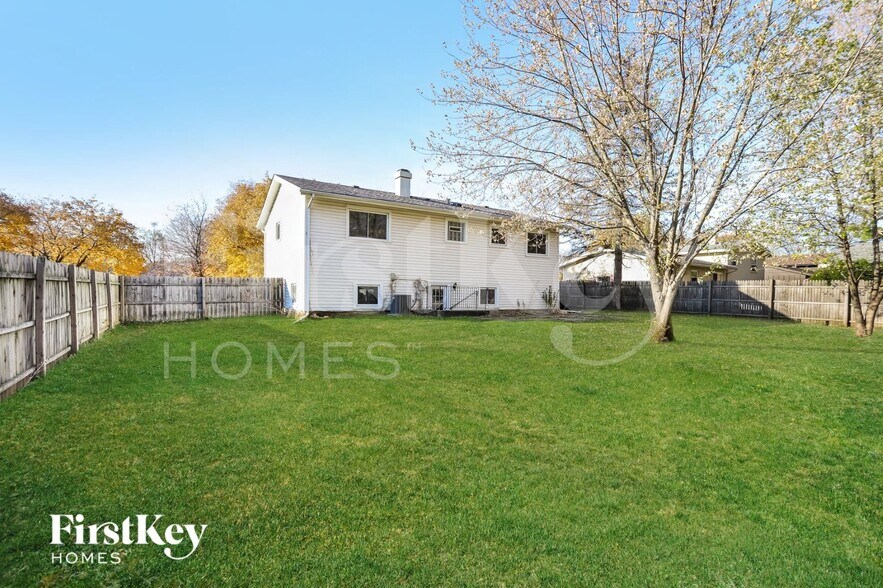 Building Photo - 923 Nottingham Ln