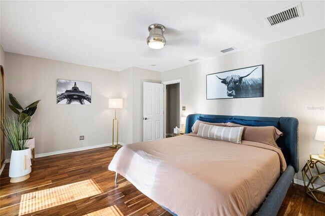 Building Photo - 304 N Matanzas Ave