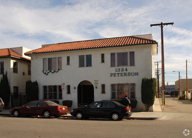 Building Photo - 1324 Peterson Ave