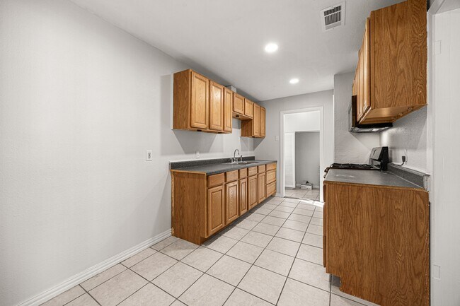 Building Photo - 6619 Maybank Dr