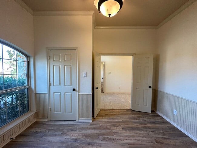 Building Photo - Coming Soon! Updated 5 Bedroom 3 Bath Home in South Tyler!
