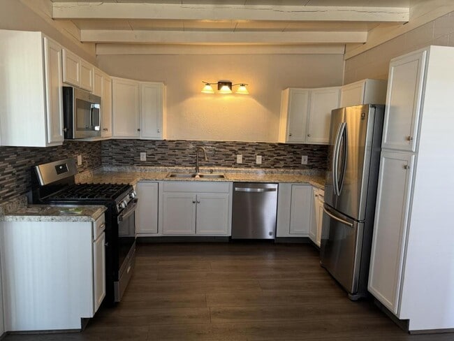 Building Photo - 1918 Miami Ave