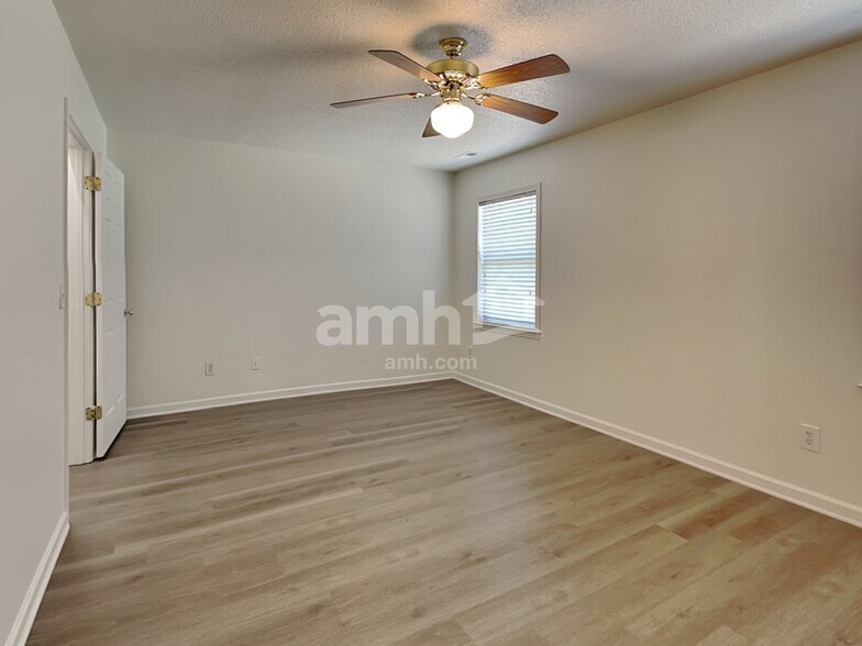 Building Photo - 1407 Hyalyn Ct