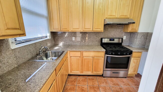 Kitchen - 390 31st Ave