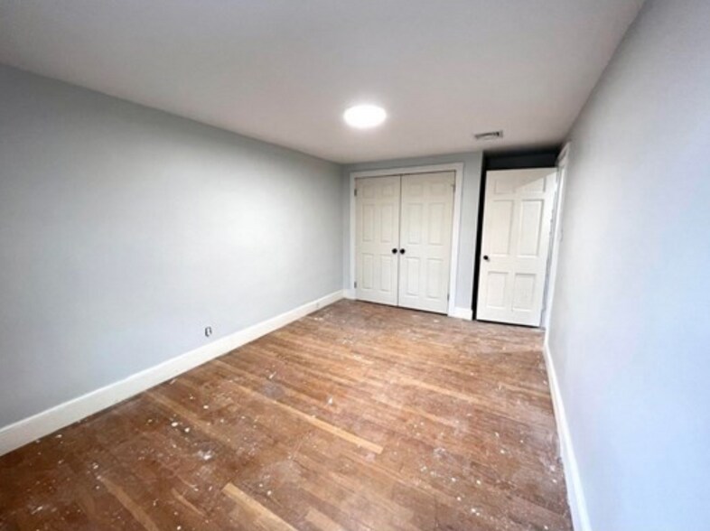 Building Photo - 171 Forest St