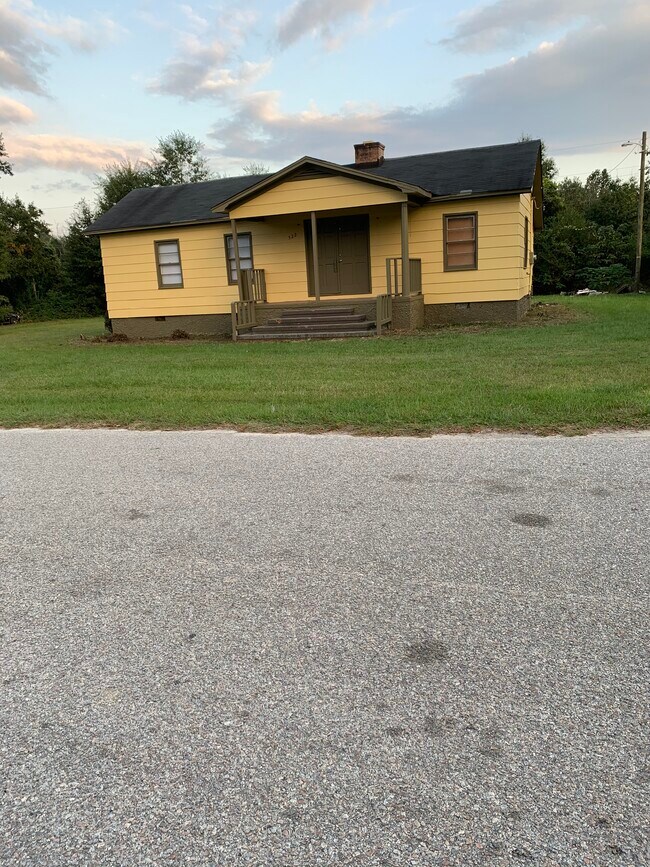 Primary Photo - 522 James St