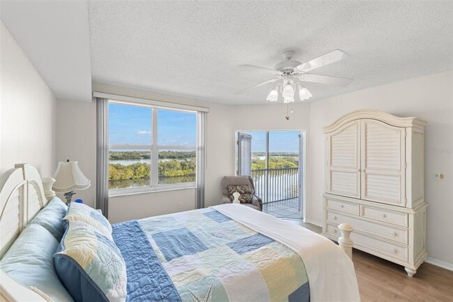 Building Photo - 6475 Shoreline Dr