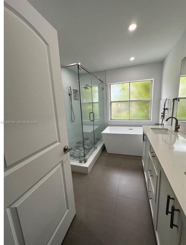 Building Photo - 4021 SW 153rd Ave