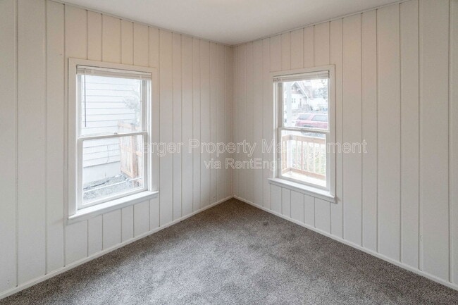 Building Photo - 1809 E 1st Ave