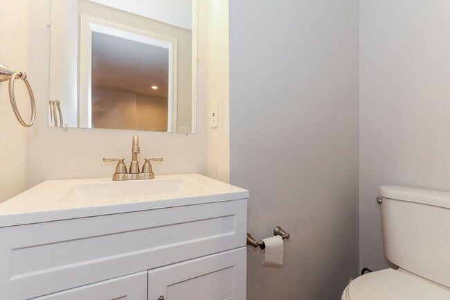 Building Photo - 551 Summit St