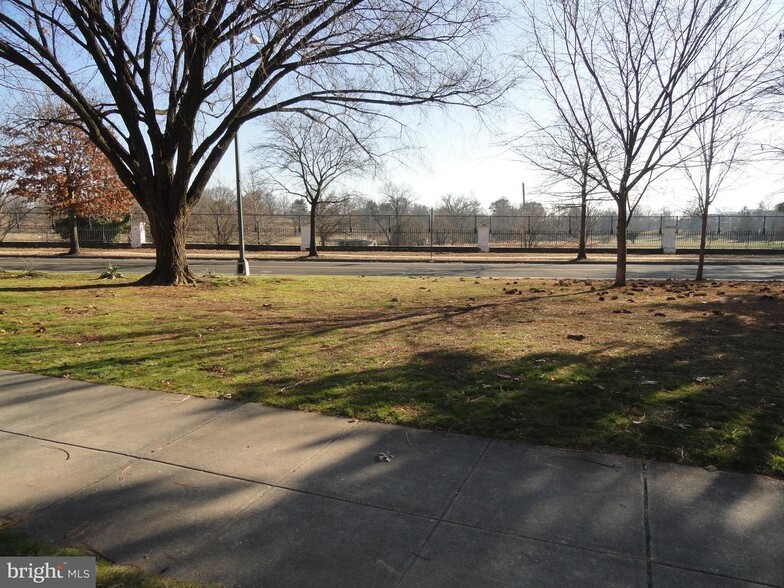 Building Photo - 439 Quincy St NW