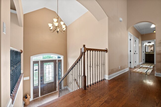 Building Photo - Spacious 4-Bedroom Home with Dual Living A...