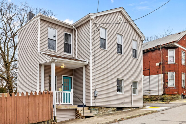 Front View of Property and Main Entrance - 10 Carrie St