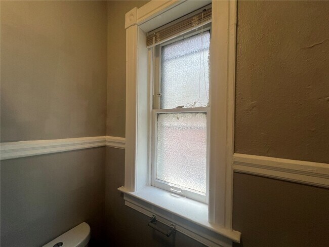 Building Photo - 3137 Chippewa St