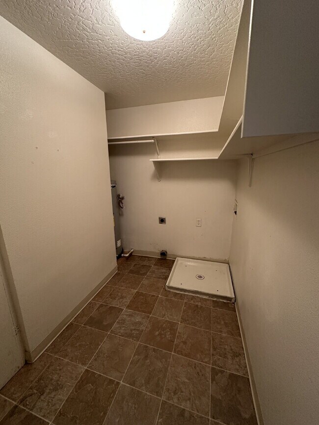 Building Photo - 122 Davis Ave