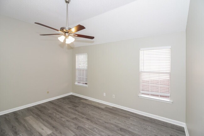 Building Photo - 8457 Regal Bend Dr