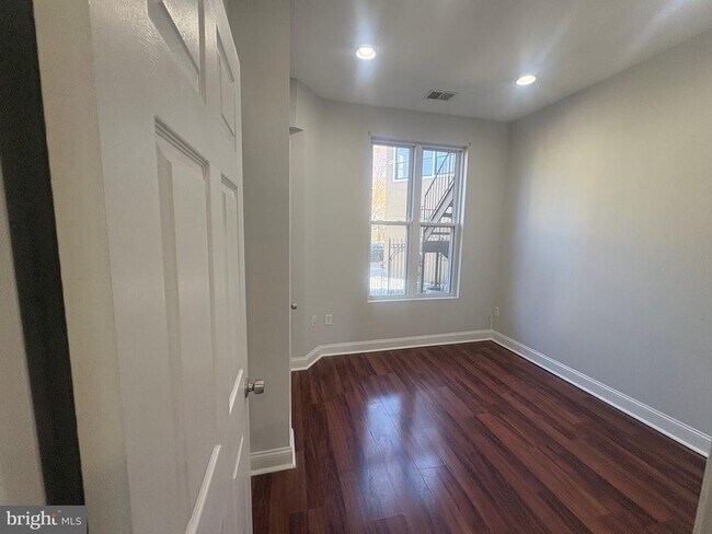 Building Photo - 543 Florida Ave NW