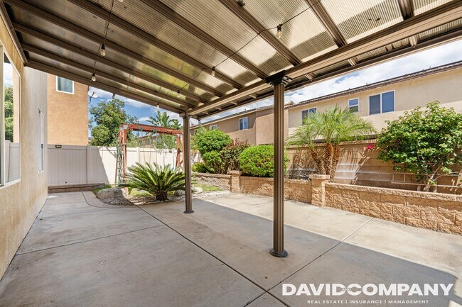 Building Photo - 1105 N Yucca Ave