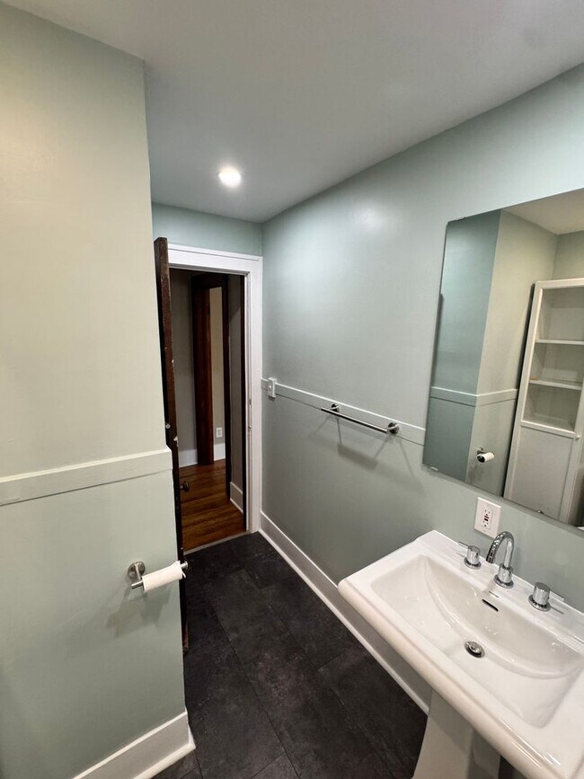Building Photo - Spacious 4-Bedroom Home with 2 Kitchens | West Ann Arbor