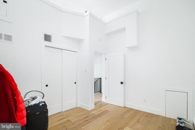 Building Photo - 1126 Lombard St