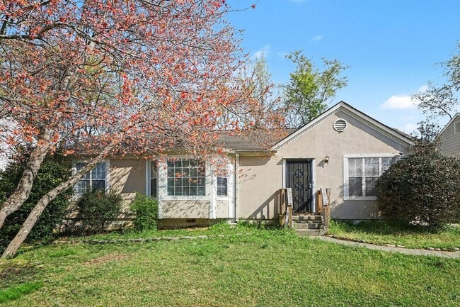 Building Photo - 3 Bedroom 2 Bath Home