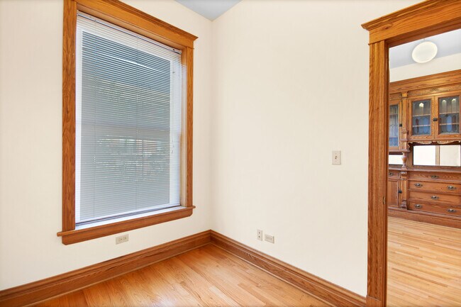 Building Photo - 1238 N Noble St