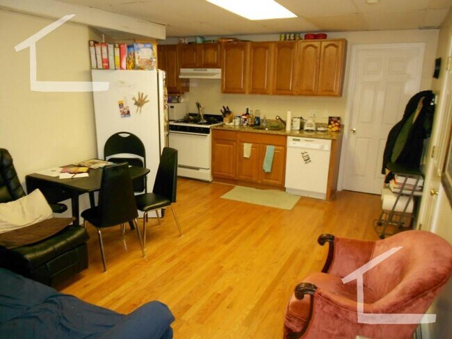Building Photo - Perfect 3.5 bed Close to Fenway!!