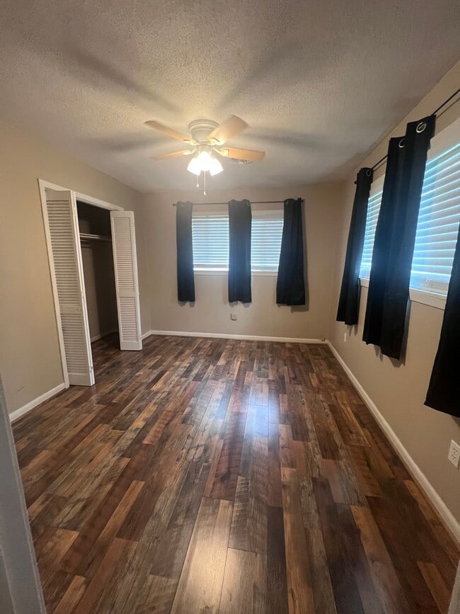 Building Photo - 114 Apache Dr