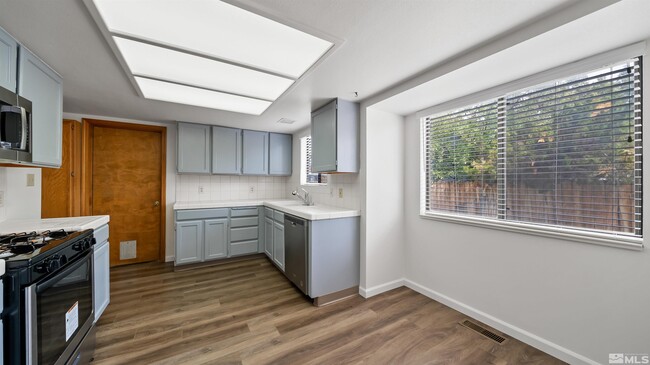 Building Photo - 2977 Pinebrook Dr