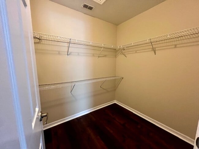 Building Photo - OVIEDO/UCF RENTAL! Wonderful 3 bd 2.5 bath corner unit townhome! 1 CAR ATTACHED GARAGE!NO CARPET!...