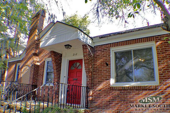 Building Photo - *APPLICATION PENDING!!*  ***ENCHANTING ARDSLEY PARK*****